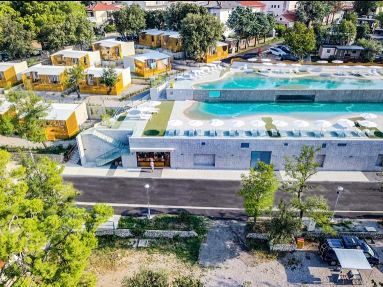 Villa Family Grand De Luxe Mobilhome Селце Экстерьер фото