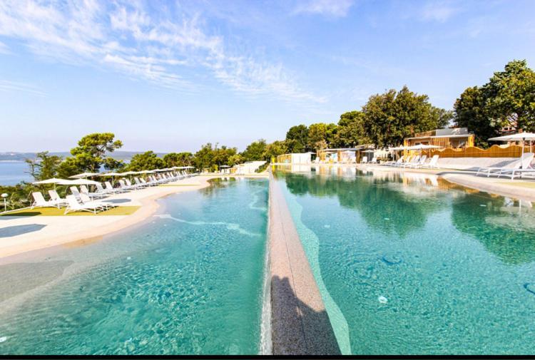 Villa Family Grand De Luxe Mobilhome Селце Экстерьер фото