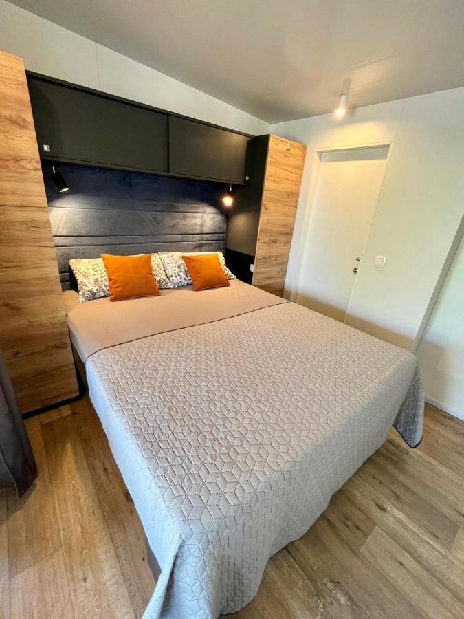 Villa Family Grand De Luxe Mobilhome Селце Экстерьер фото
