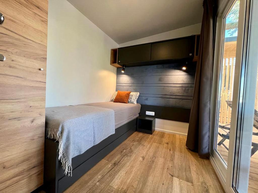 Villa Family Grand De Luxe Mobilhome Селце Экстерьер фото