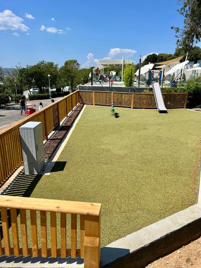 Villa Family Grand De Luxe Mobilhome Селце Экстерьер фото
