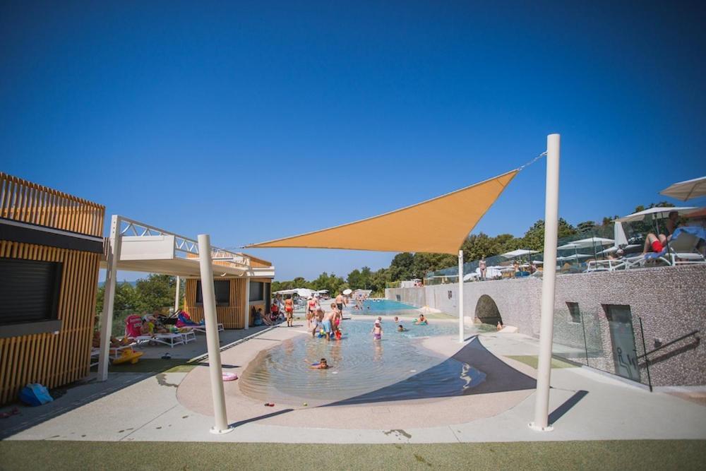 Villa Family Grand De Luxe Mobilhome Селце Экстерьер фото