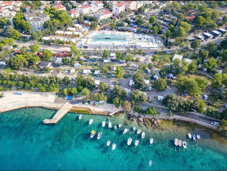 Villa Family Grand De Luxe Mobilhome Селце Экстерьер фото