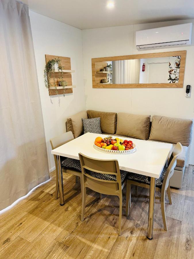 Villa Family Grand De Luxe Mobilhome Селце Экстерьер фото