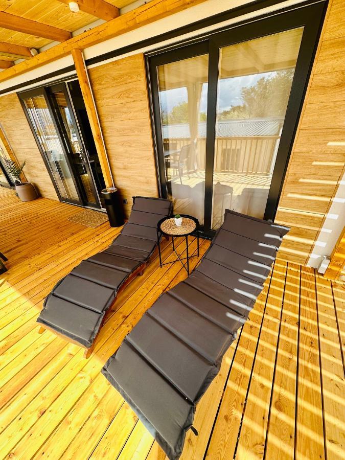 Villa Family Grand De Luxe Mobilhome Селце Экстерьер фото