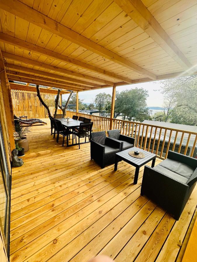 Villa Family Grand De Luxe Mobilhome Селце Экстерьер фото