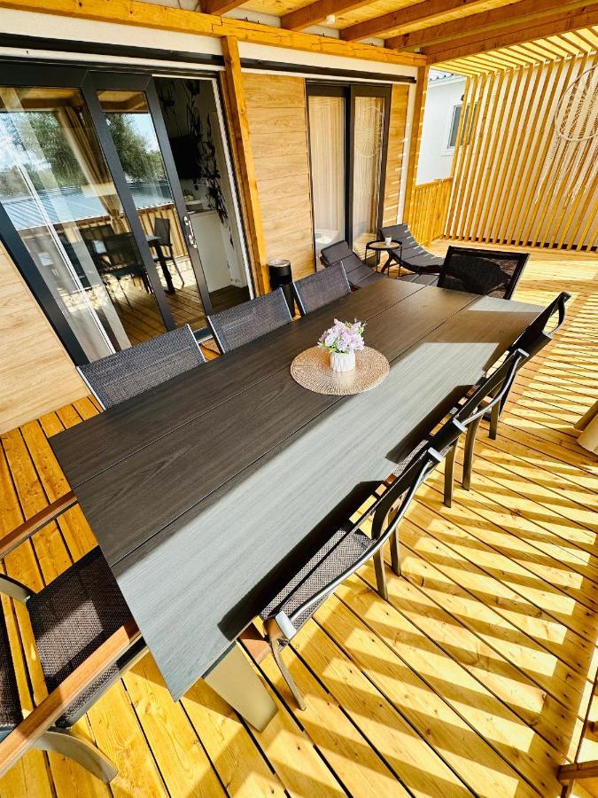 Villa Family Grand De Luxe Mobilhome Селце Экстерьер фото